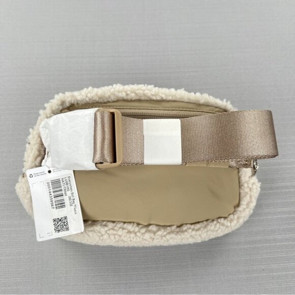 RARE! NEW Lululemon Everywhere FLEECE Belt Bag 1L SILVER Hardware *Sherpa Unisex - Picture 3 of 11